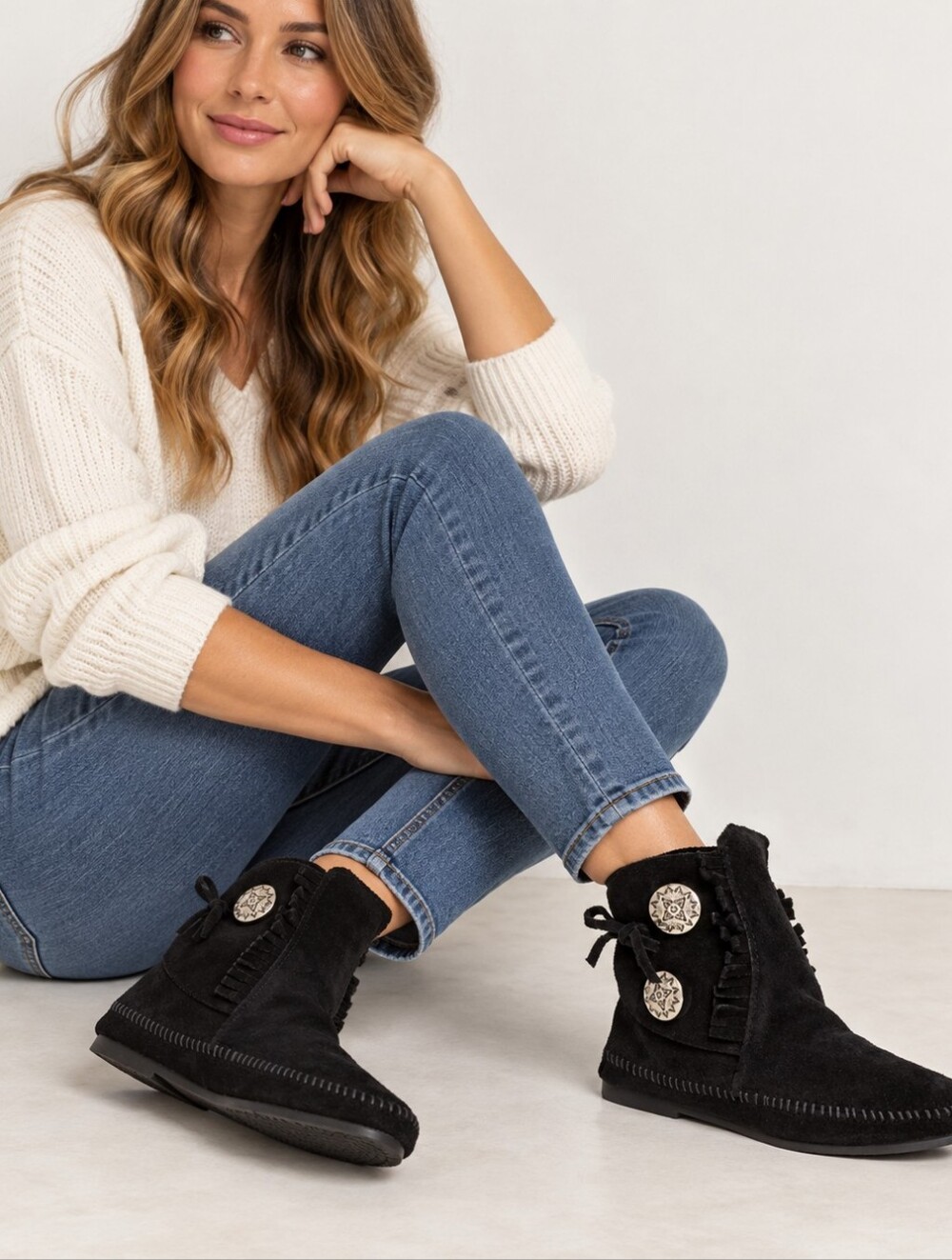 Minnetonka Two Button Black Suede Moccasin Ankle Boots Fringe Concho Size 8